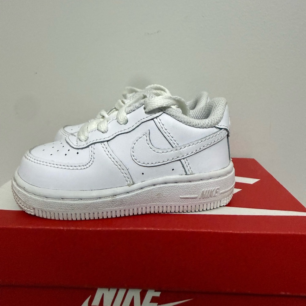 Kids Nike Air Force 1  White Sneakers